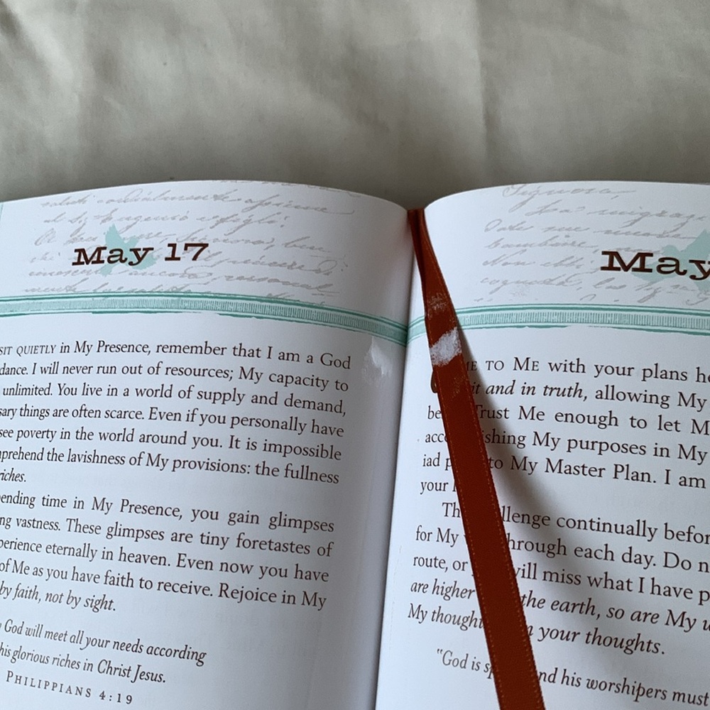 🛑2 for $10 🛑 Jesus Calling Devotional Sarah Young - Enjoy Peace in His Presence - Picture 5 of 6